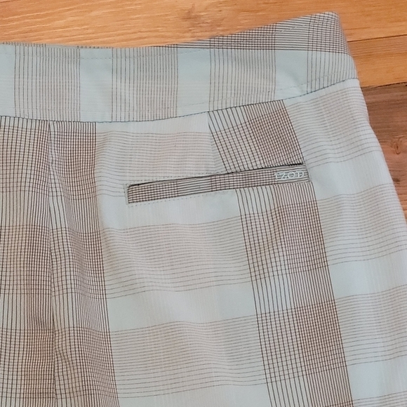 IZOD XFG COOL FX Golf Skort - Picture 6 of 16